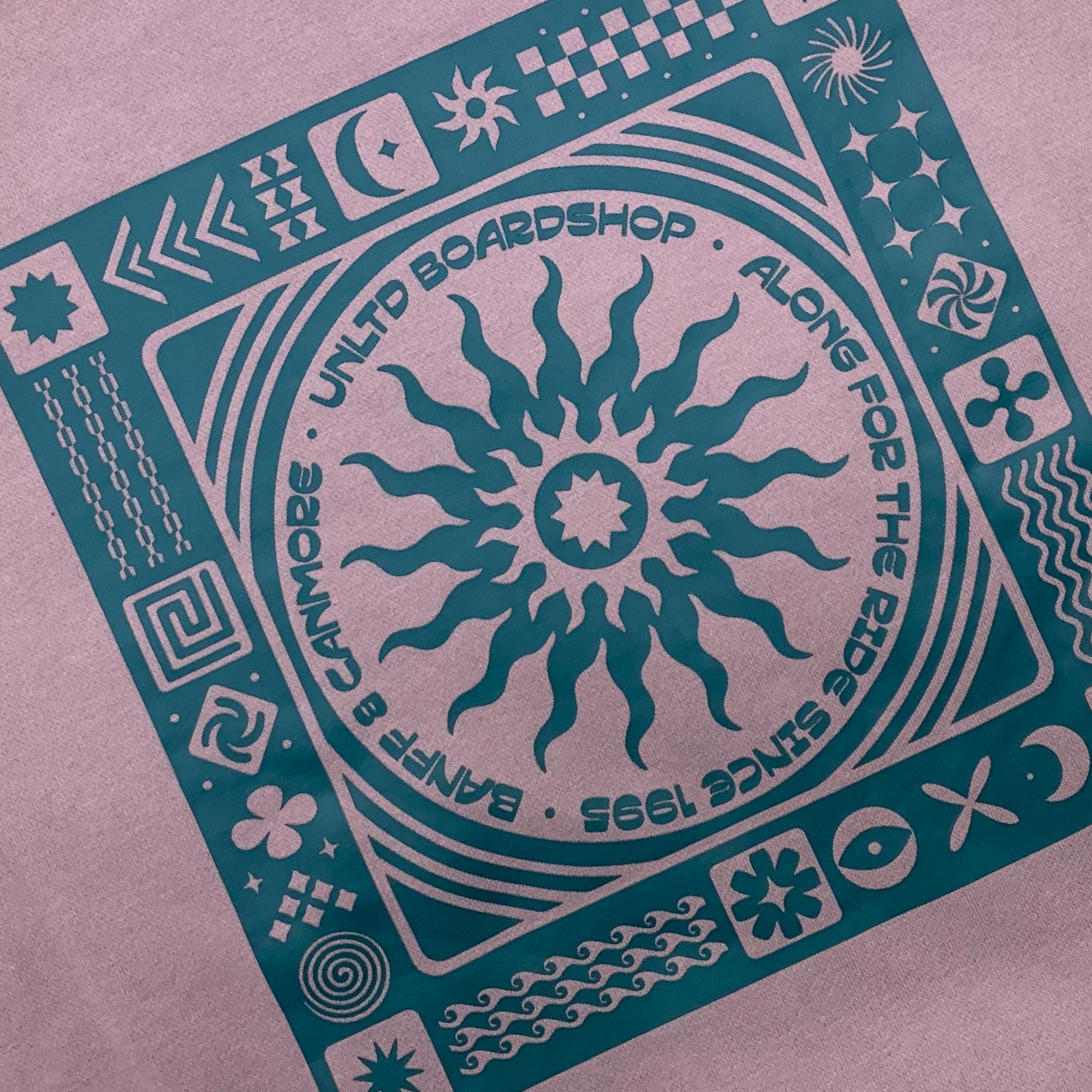 Unltd Day Tripper Hoodie - UNLTD Boardshop